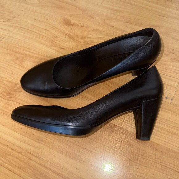 Ecco Shape 55 Plateau Pump - Picture 3 of 7